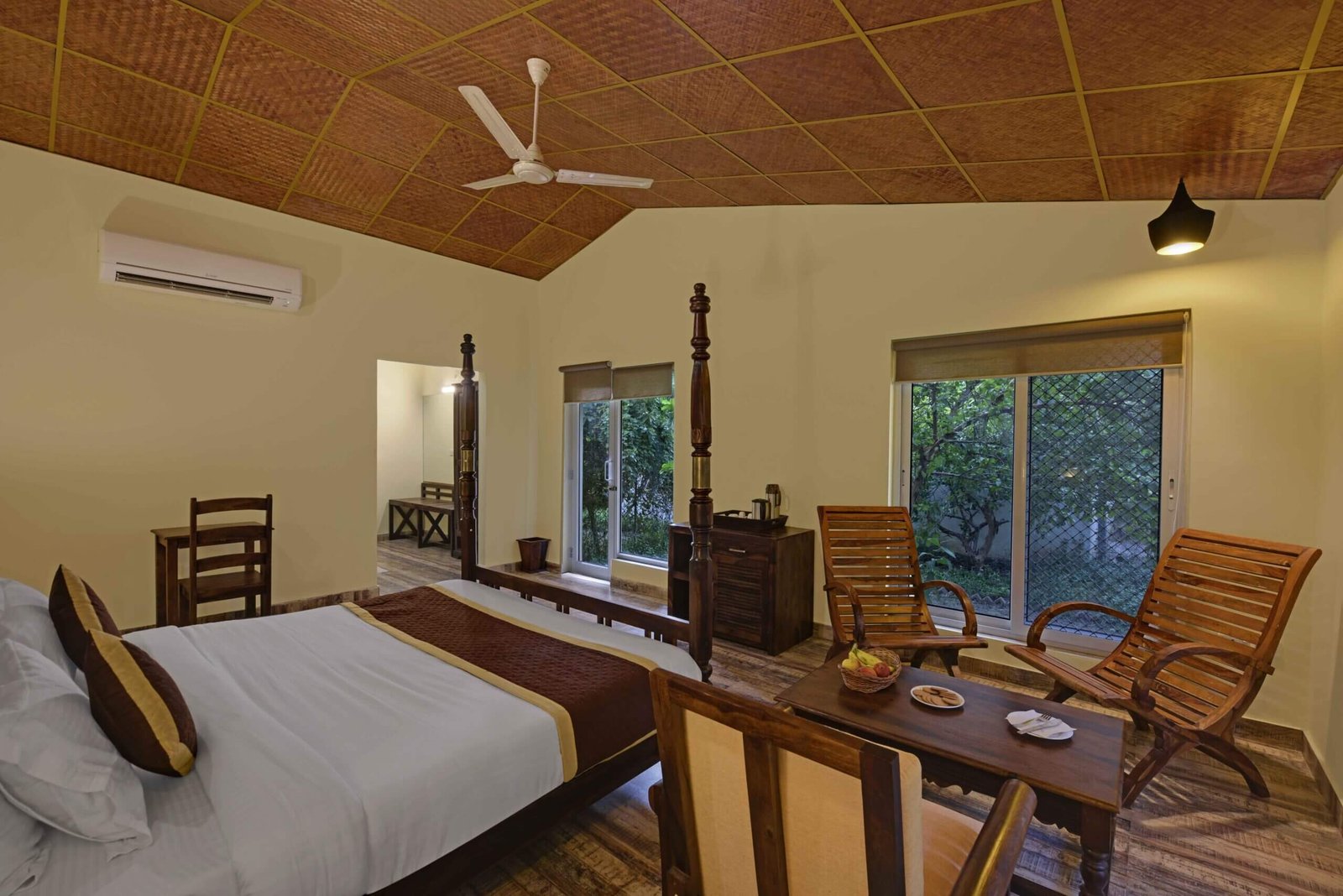 deluxe room (3) (1)