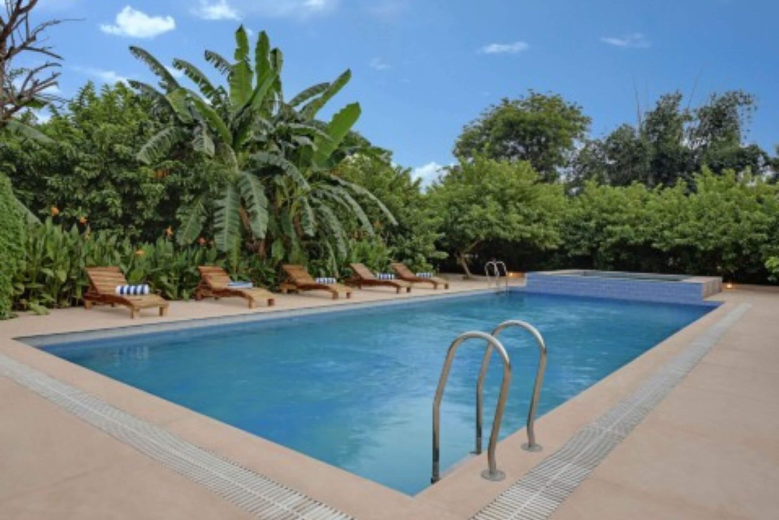 swimming-pool-tiger-inn-ranthambore 4